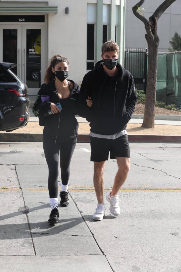 Chantel Jeffries and Chainsmoker Lucas Taggart - Arriving to a workout