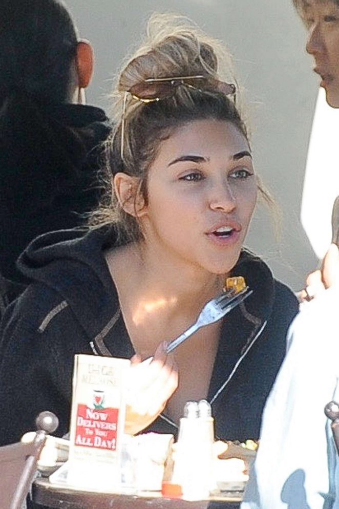 Chantel Jeffries enjoyed a healthy lunch at Urth Cafe in LA