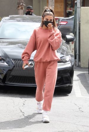 Chantel Jeffries - Looks sporty in Set Active sweats at The Earth Bar in Los Angeles