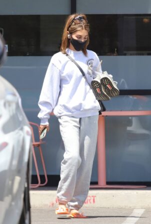 Chantel Jeffries - Seen at nails salon in West Hollywood