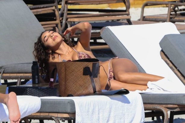 Chantel Jeffries - Seen on the beach in sunny Miami