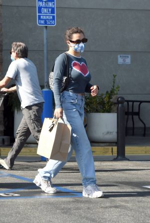 Charli XCX - Grocery Shopping at Gelson's Market in Los Angeles