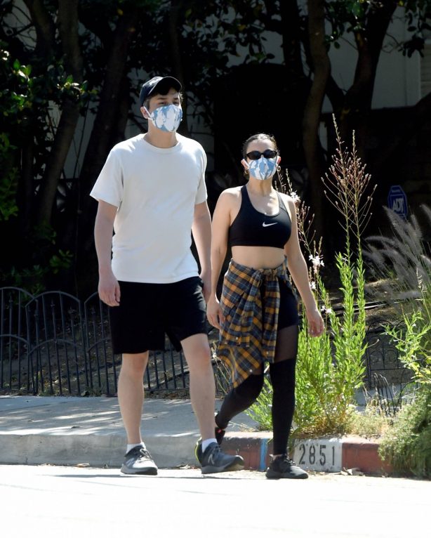 Charli XCX - Out for a walk in Los Angeles