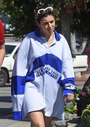 Charli XCX - Out in Los Angeles