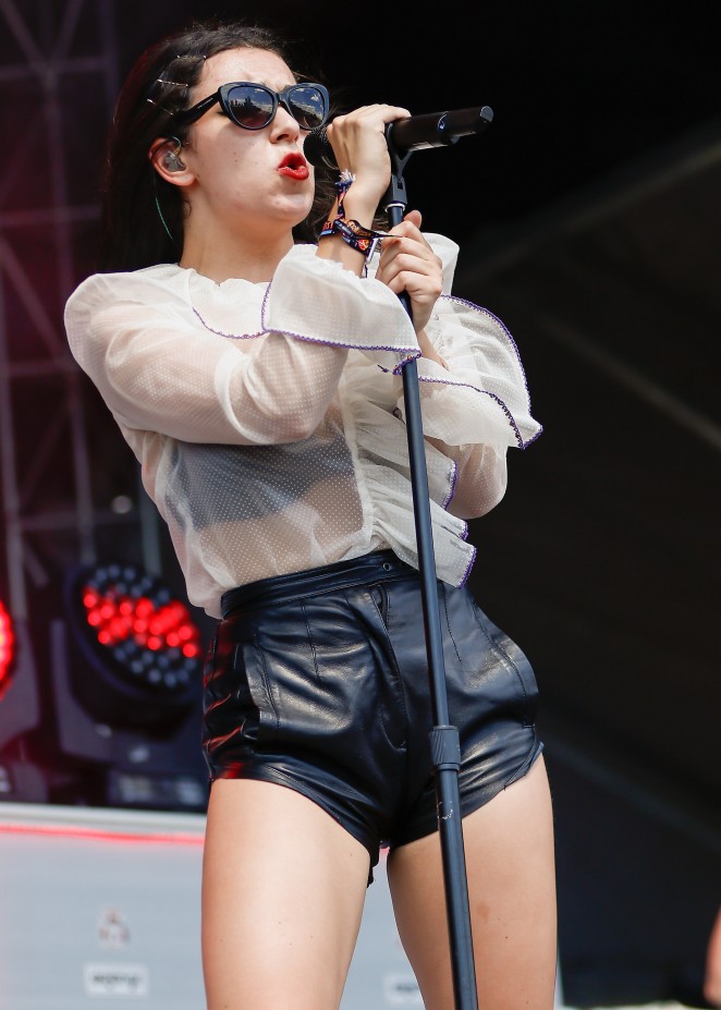 Charli XCX - Performance at 2015 Lollapalooza in Chicago