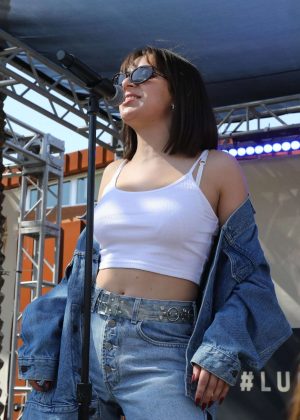 Charli XCX - Performs at Lucky Brand Desert Jam in Indio