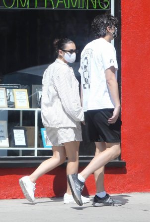 Charli XCX - Walk with her boyfriend in Los Angeles