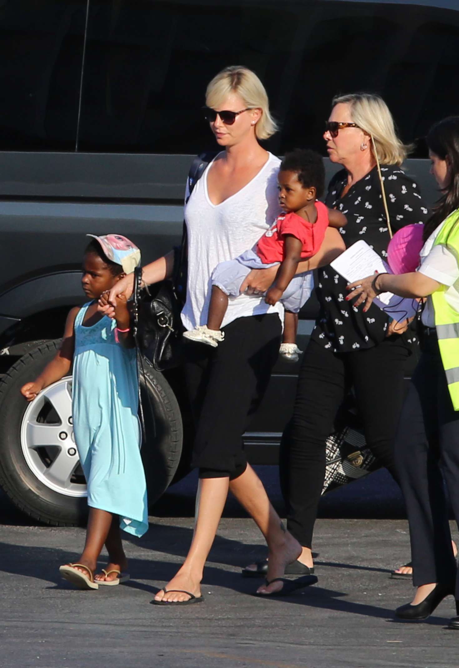 Charlize Theron 2016 : Charlize Theron Arrives at Heraklion International Airport -07