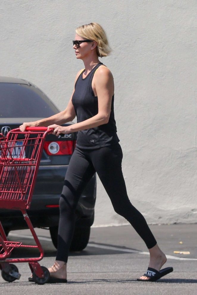 Charlize Theron - Grocery shopping in Los Angeles