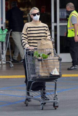 Charlize Theron - Shopping ahead of Christmas at Gelson's Market in Studio City