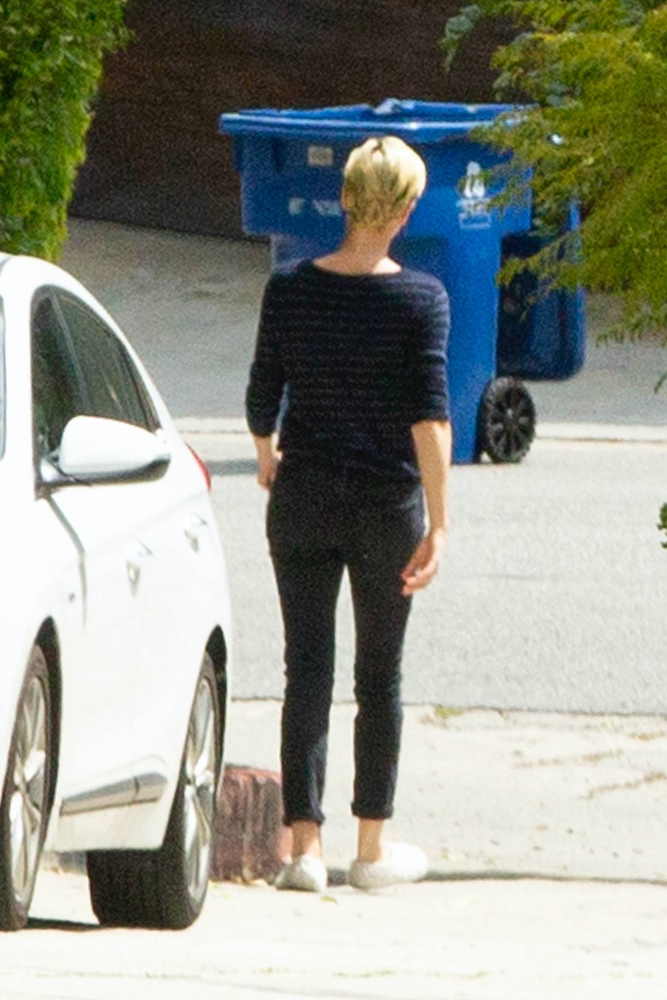 Charlize Theron - Take her delivery outside her home in Los Angeles-09 ...