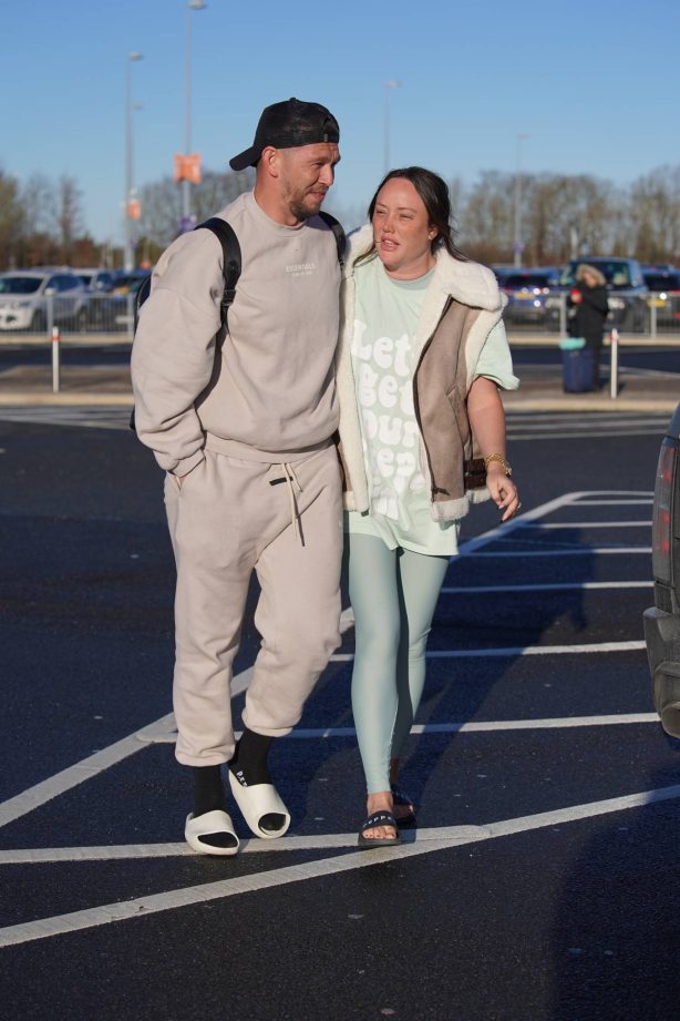 Charlotte Crosby - Seen with Jake Ankers arrive home from their Christmas getaway in Newcastle