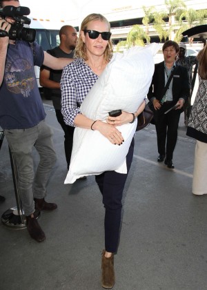Chelsea Handler - Arrives at LAX Airport in Los Angeles