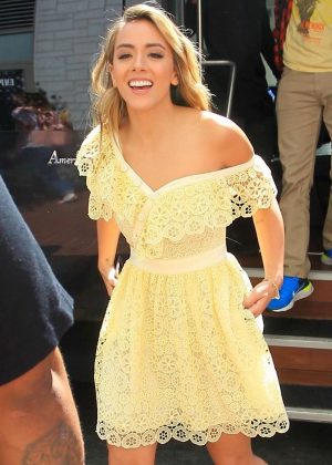 Chloe Bennet - Arriving at Comic-Con International 2018 in San Diego