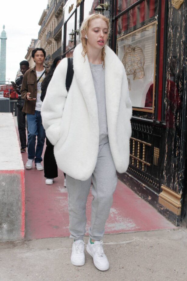 Chloe Cherry - In a fur during Paris Fashion Week 2022