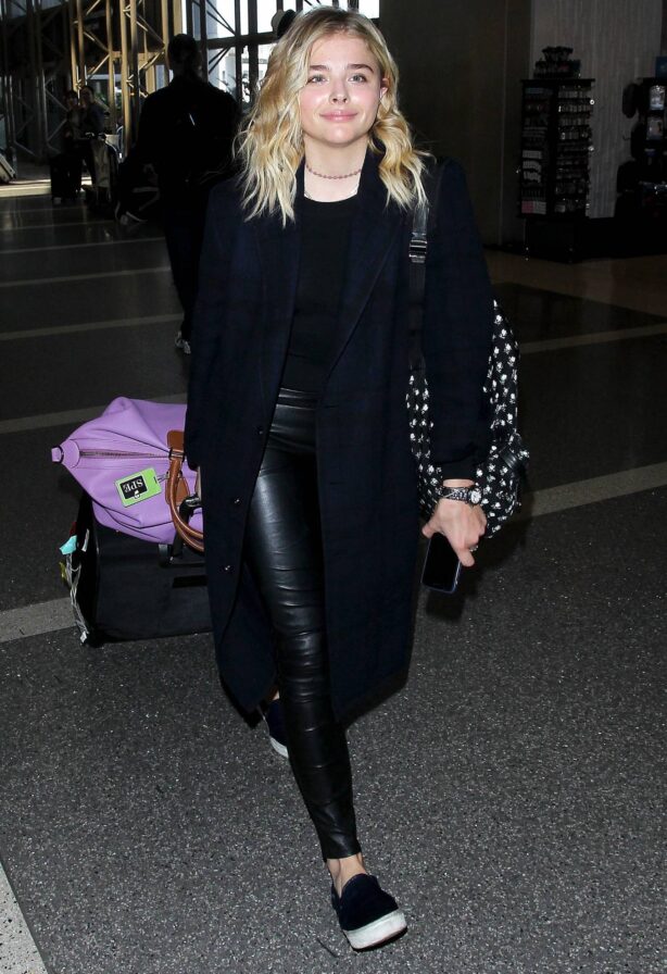 Chloe Grace Moretz - Arrives at Los Angeles International Airport