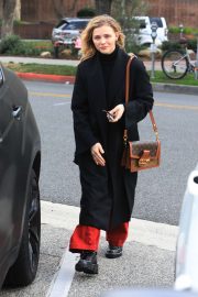 Chloe Moretz - Heading to her car after grocery shopping in Beverly Hills