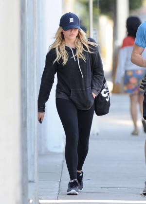 Chloe Moretz - Leaving Pilates class at Y7 Studio in West Hollywood