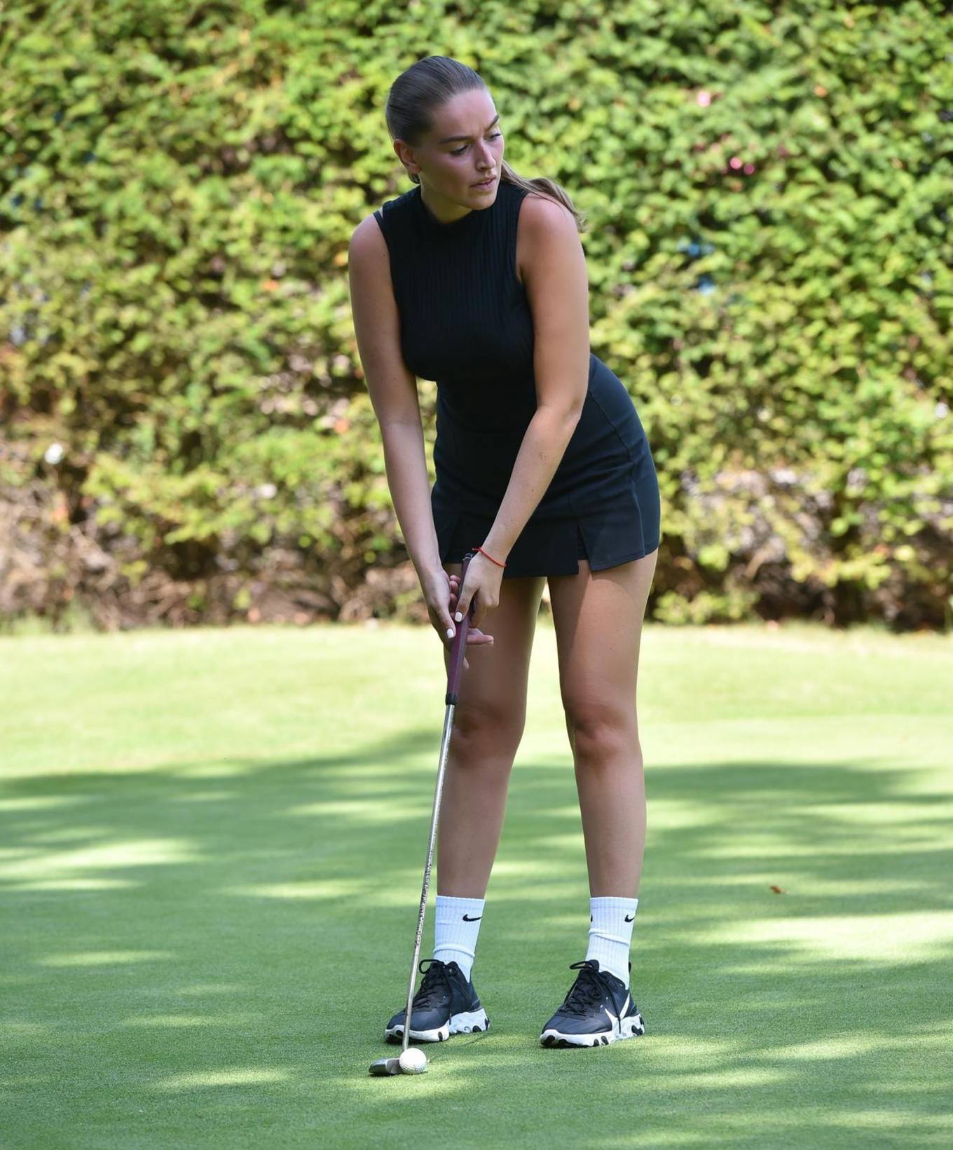 Chloe Ross - Learning how to play golf at Romford golf club in Essex