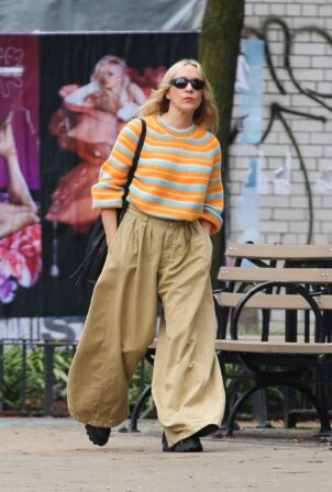 Chloe Sevigny - Looking stylish in a fall-weather outfit in New York