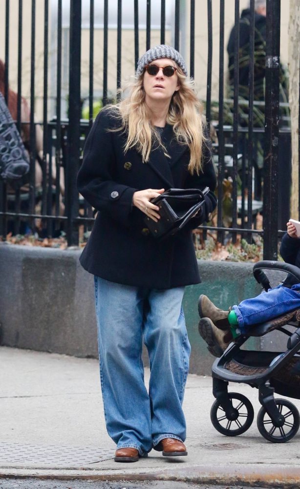Chloe Sevigny - Seen in baggy jeans in New York