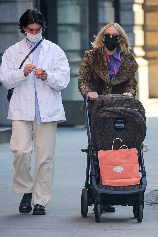 Chloe Sevigny - With husband Sinisa Mackovic strolling with their baby in New York