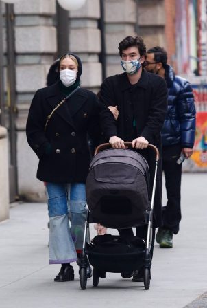 Chloe Sevigny - With Sinisa Mackovic and their baby in Manhattan’s Soho area