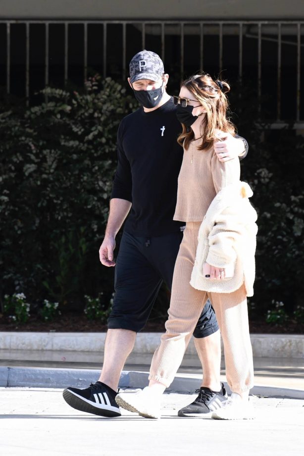 Chris Pratt and Katherine Schwarzenegger - Out for a walk in Brentwood
