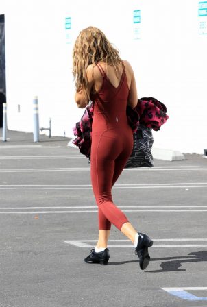Chrishell Stause - Dons sporty as she heads into dance practice in Los Angeles