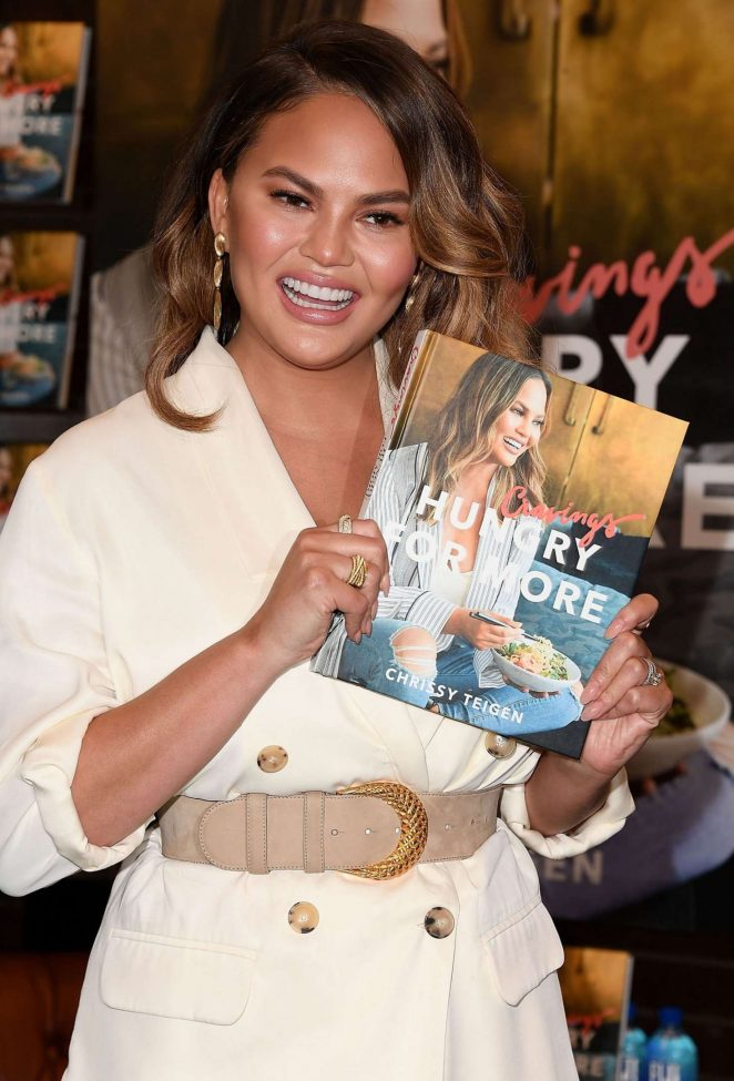Chrissy Teigen - Signs and Discusses Her New Book 'Cravings: Hungry For More' in LA