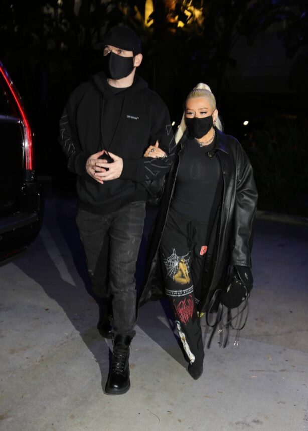 Christina Aguilera - Arrives at the Lakers game at the Crypto.com Arena in Los Angeles