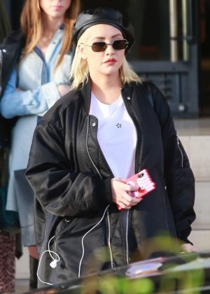Christina Aguilera - Christmas shopping at Barneys New York in LA