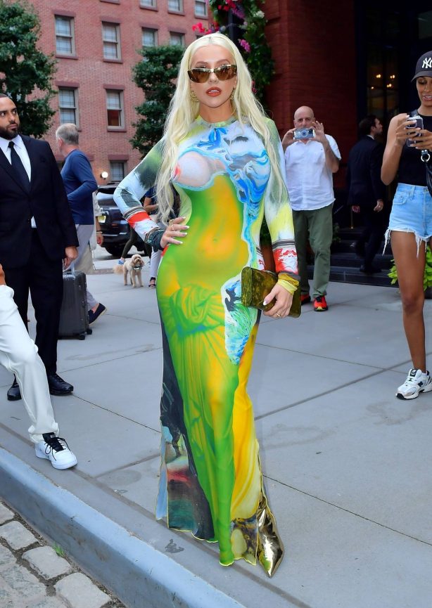 Christina Aguilera - Departing Hôtel Barrière Le Fouquet's in New York