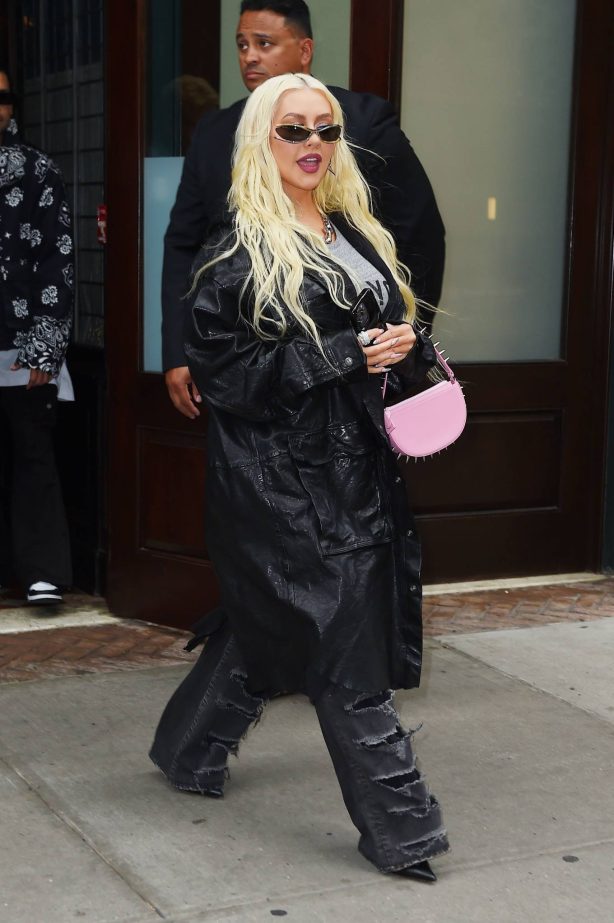 Christina Aguilera - Leaving her Hotel in New York