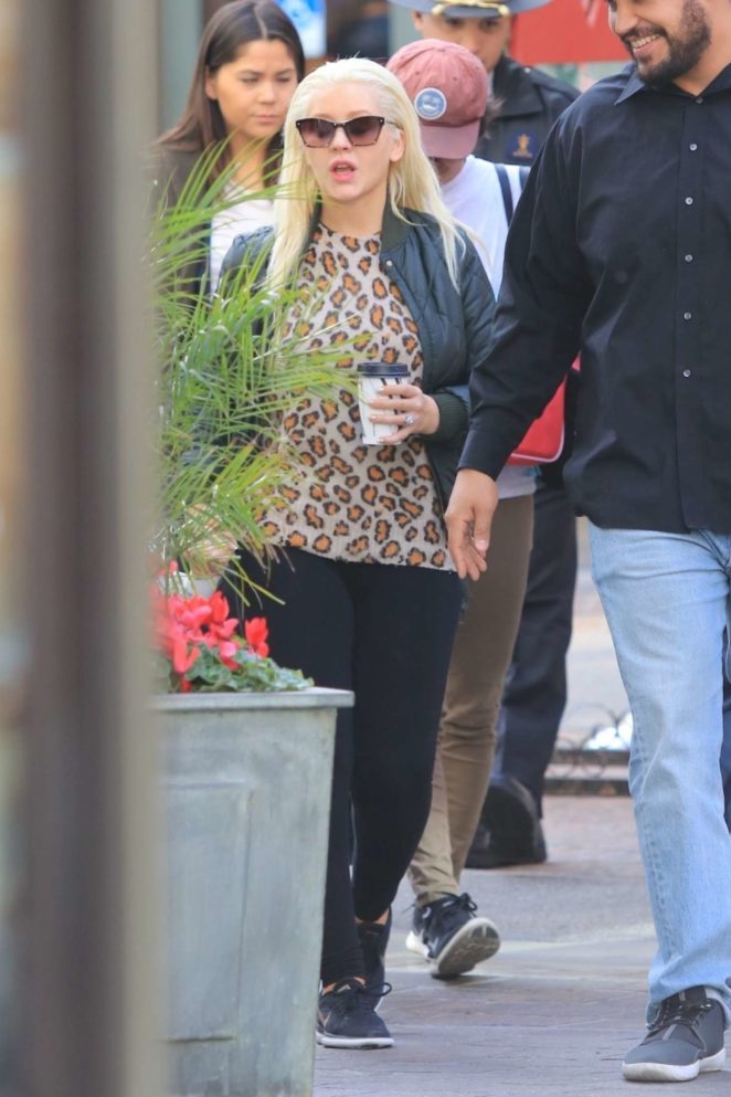 Christina Aguilera - Shopping at The Grove in Los Angeles