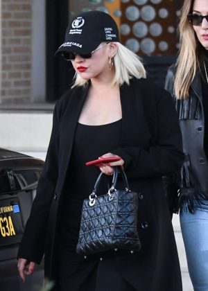 Christina Aguilera - Shopping in Beverly Hills