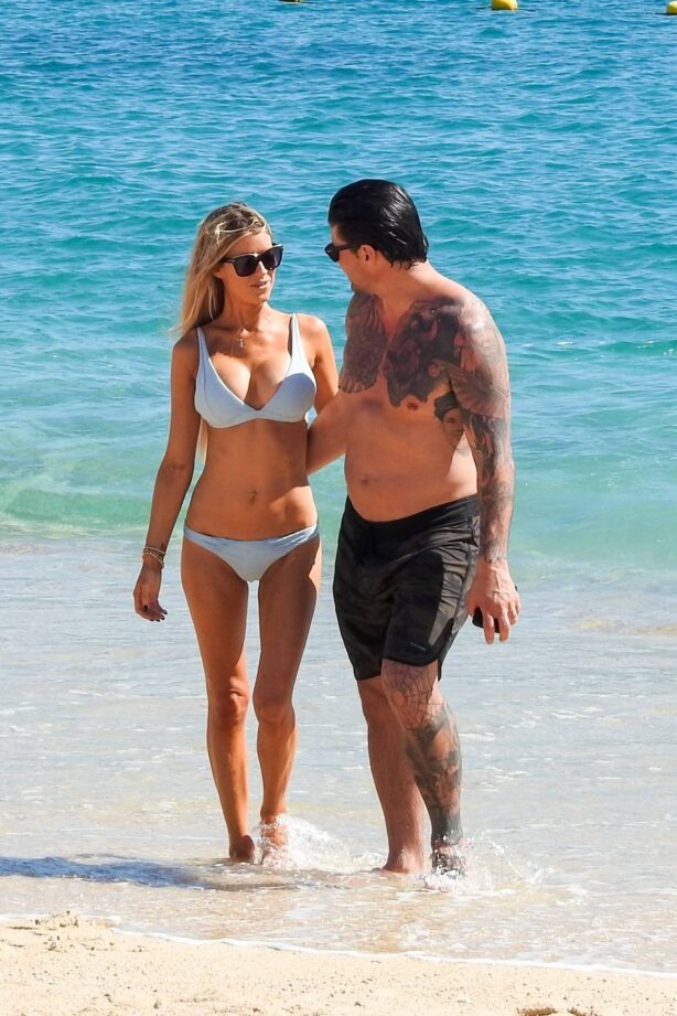 Christina Haack (Christina Anstead) - Spotted at the beach in Cabo San Lucas