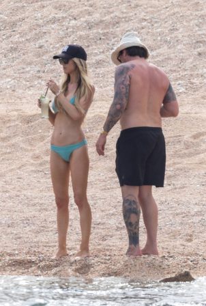 Christina Hall - Spotted on the beach in Los Cabos