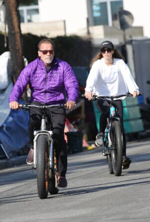 Christina Schwarzenegger - With Arnold Schwarzenegger On a bike ride in Los Angeles