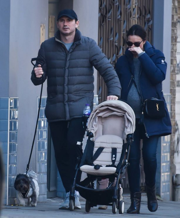 Christine Lampard - Out for a a walk in Chelsea