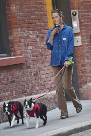 Christy Turlington - Seen on a dogs walk in Tribeca