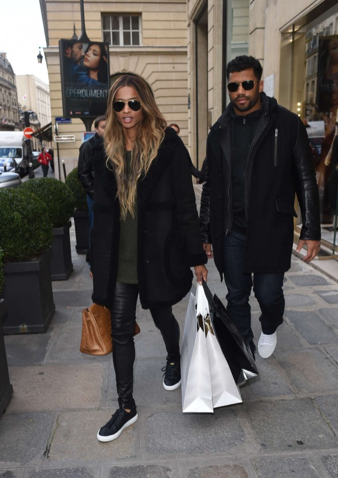 Ciara - Shopping in Paris