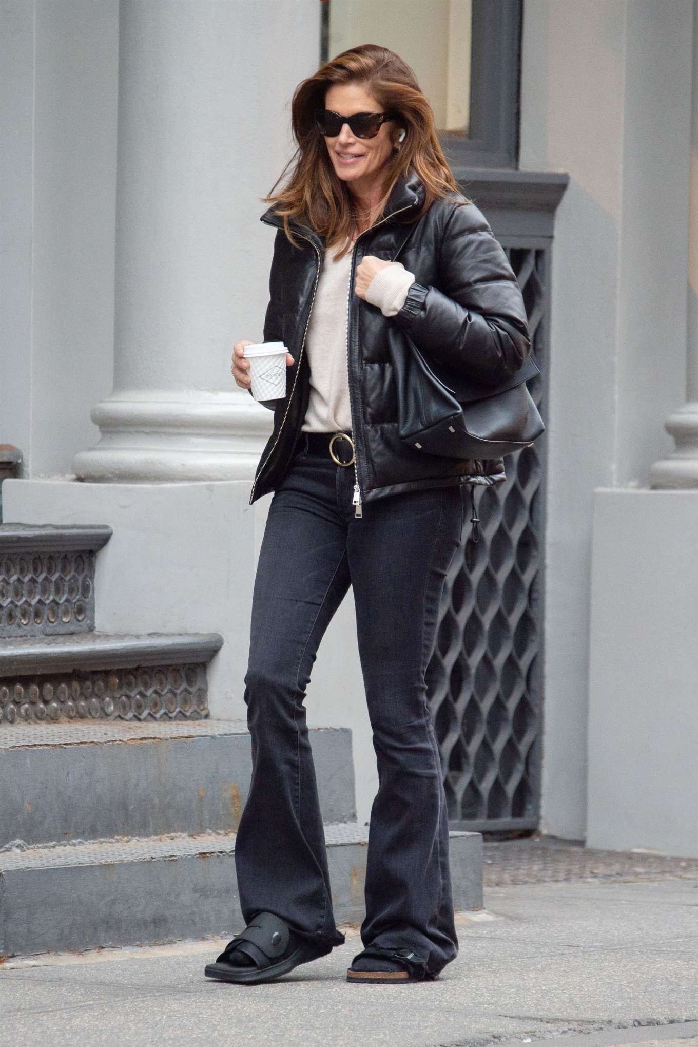 Cindy Crawford - Grabs a cup of coffee in NYC-10 | GotCeleb