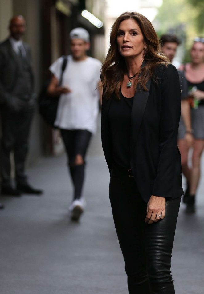 Cindy Crawford in Tight Pants Out in Milan