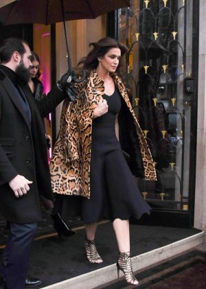 Cindy Crawford - Leaves the Georges V hotel in Paris