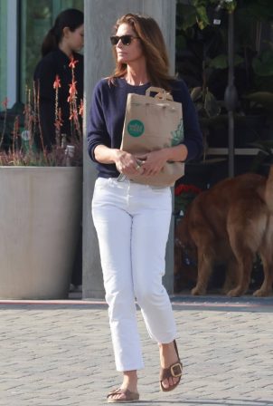 Cindy Crawford - Shopping at Whole Foods after leaving a spa in Malibu