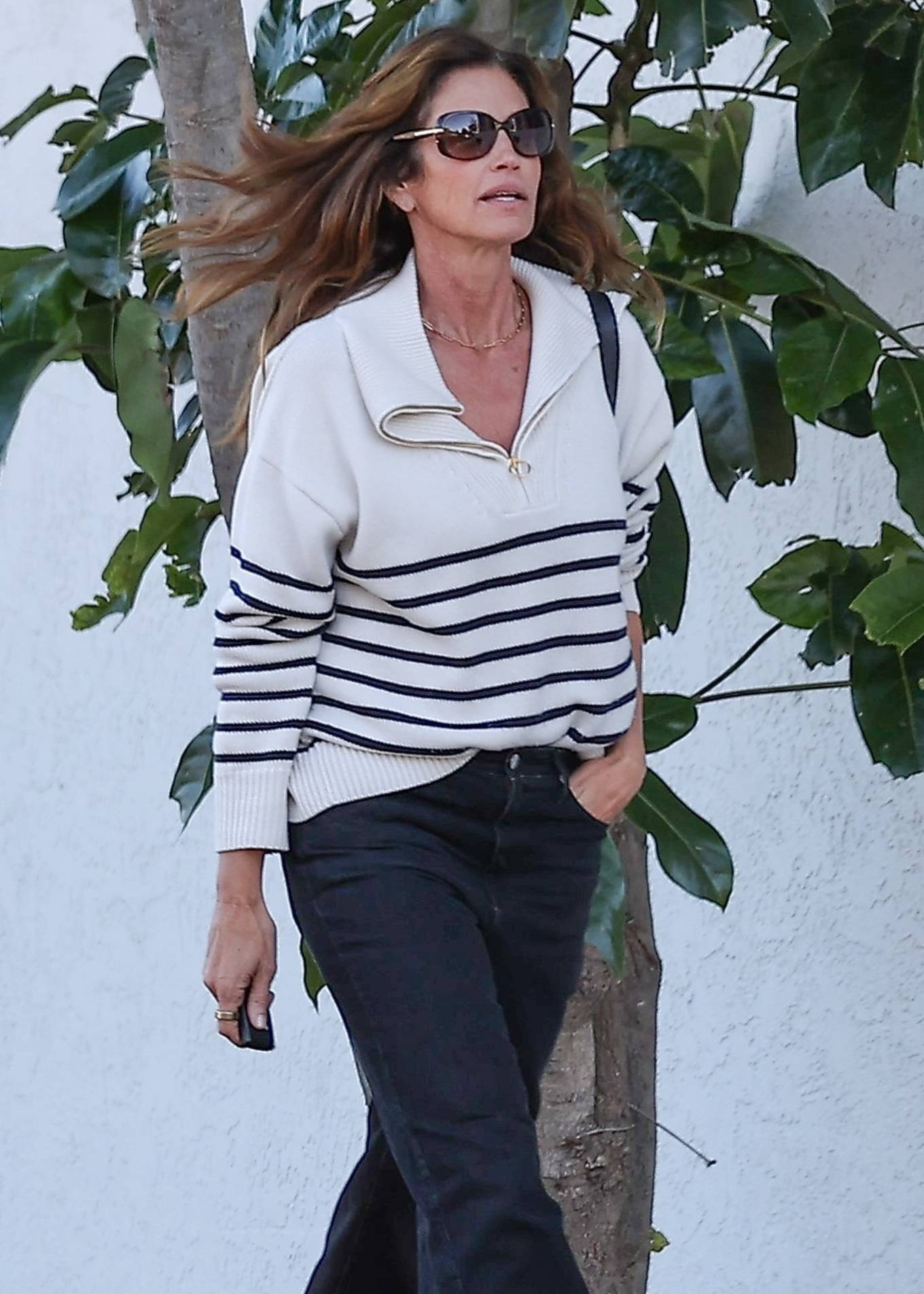 Cindy Crawford 2024 : Cindy Crawford – Spotted at office building in Malibu-16