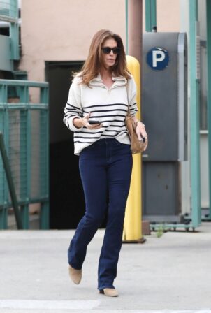 Cindy Crawford - Visits her local tailor in Beverly Hills