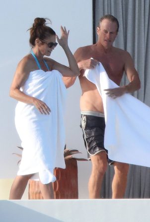Cindy Crawford - With her husband Rande Gerber out in Los Cabos - Mexico