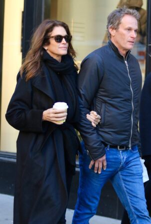 Cindy Crawford - With Rande Gerber having lunch in Manhattan’s SoHo area